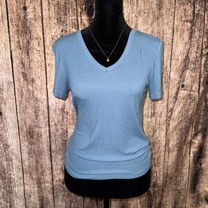 Timing soft stretchy v-cut top🩵